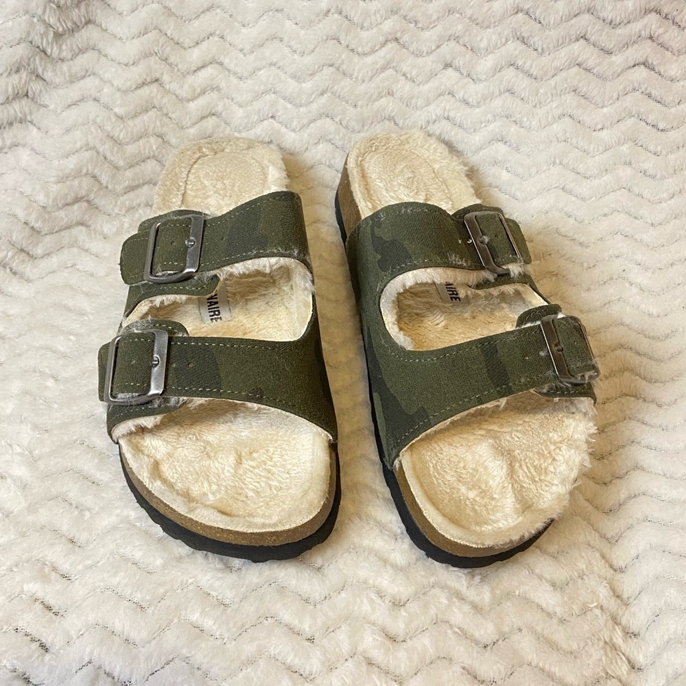 Women's Cushionaire Sandal with Faux fur